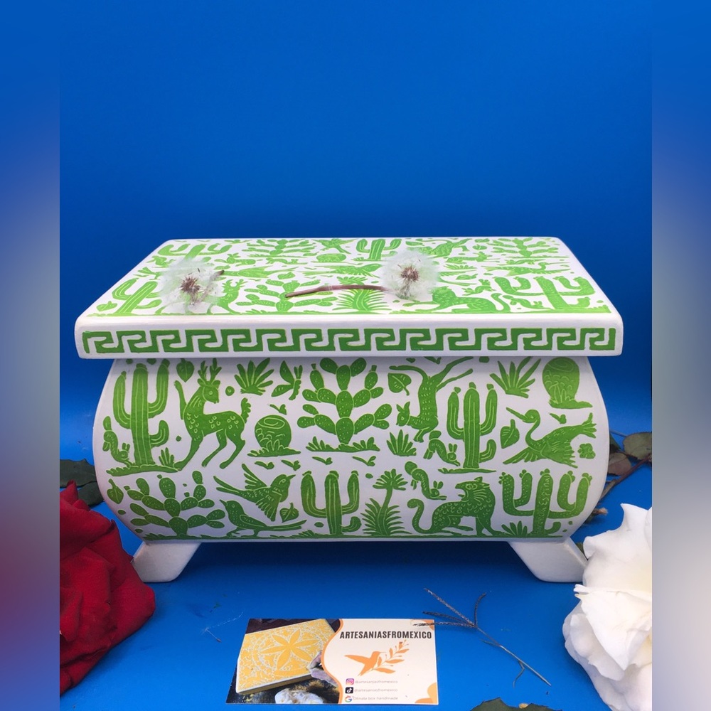 Olinala box handmade con tierras molidas y aceite de chia arte prehispánico